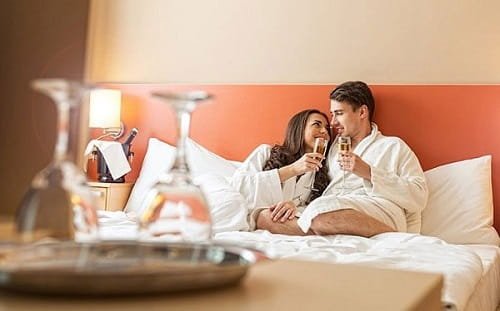 Stay In A Hotel With A Girlfriend
